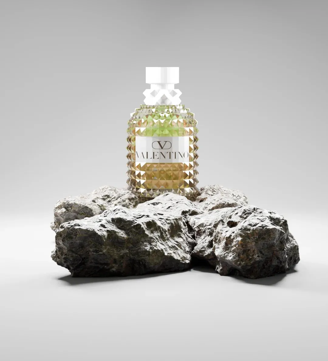 زجاجة العطر على الصخور